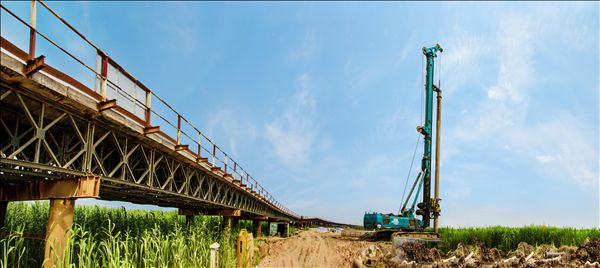 山河智能旋挖钻机助力世界第二悬索桥