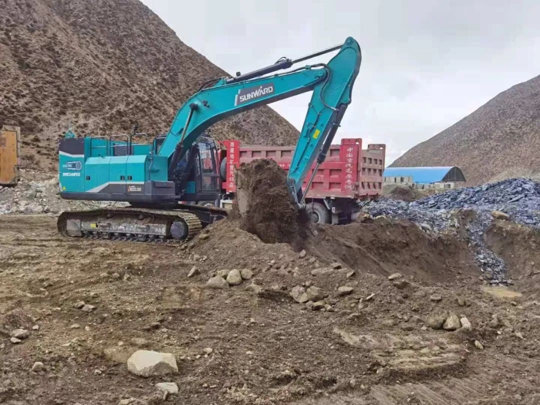 全国首台纯电动智能挖掘机挑战青藏高原
